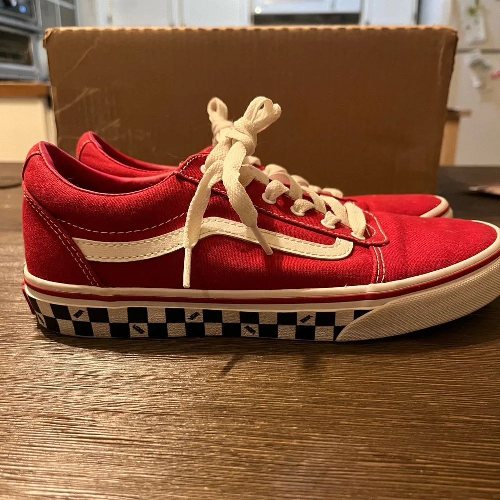 Vans - Picture 3 of 4